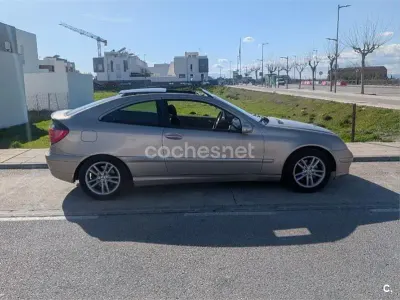 Usado Mercedes C230 197 CV (144 kW) 2001 Beige Berlina