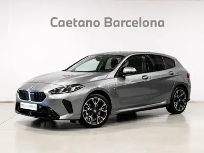 Usado BMW 118 Comfort Edition 150 CV (110 kW) 2025 Gris Utilitario