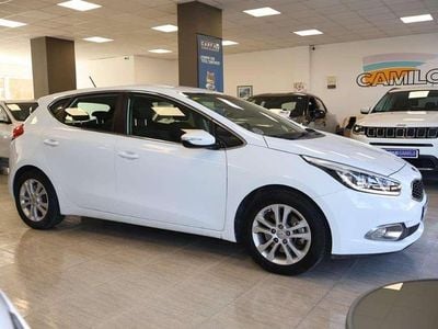 Używany Kia Ceed 90 KM (66 kW) 2014 Biały Hatchback