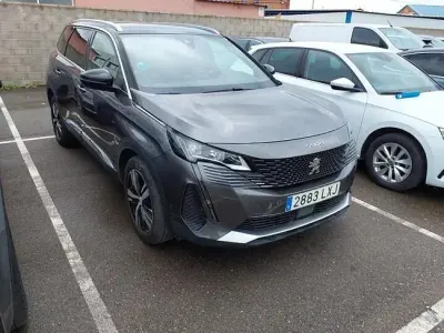 Usado Peugeot 5008 GT 130 CV (95 kW) 2021 Gris SUV