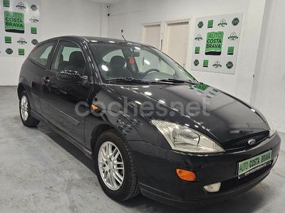 Negro Usado 2001 Ford Focus Trend Berlina | 2490 € (Precio justo)