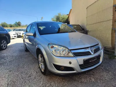 Usado Opel Astra Cosmo 115 CV (84 kW) 2009 Gris / plata Berlina