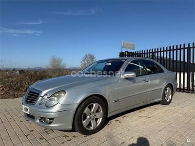 Usado Mercedes E320 Avantgarde 224 CV (164 kW) 2007 Gris / plata Berlina