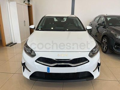 Używany Kia Ceed 100 KM (73 kW) 2025 Biały Hatchback