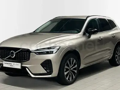 Usado Volvo XC60 Plus 250 CV (183 kW) 2025 Gris / plata SUV