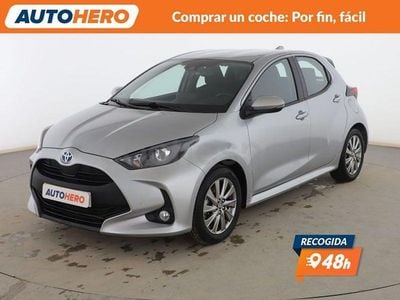 Usado Toyota Yaris Hybrid Active 116 CV (85 kW) 2022 Gris Berlina