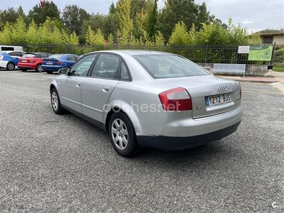 Usado Audi A4 130 CV (95 kW) 2001 Gris / plata Berlina