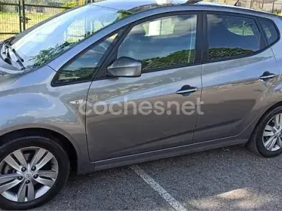 Usado Hyundai ix20 Comfort 77 CV (56 kW) 2011 Gris / plata Utilitario