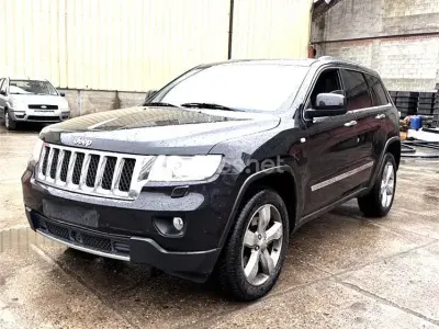 Usado Jeep Grand Cherokee Overland 250 CV (183 kW) 2013 Negro SUV
