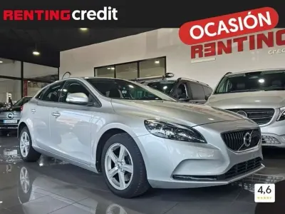 Usado Volvo V40 Inscription 122 CV (89 kW) 2018 Plateado Utilitario