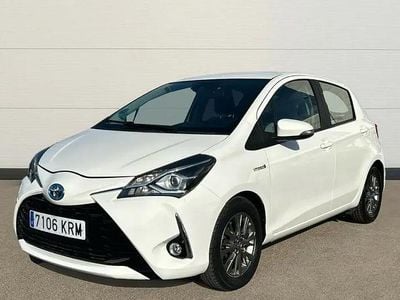 Używany Toyota Yaris Hybrid Active 100 KM (73 kW) 2018 Biały Sedan/Limuzyna