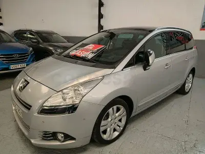 Usado Peugeot 5008 Access 112 CV (82 kW) 2012 Gris / plata Monovolumen