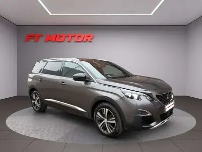 Usado Peugeot 5008 GT 130 CV (95 kW) 2019 Gris SUV