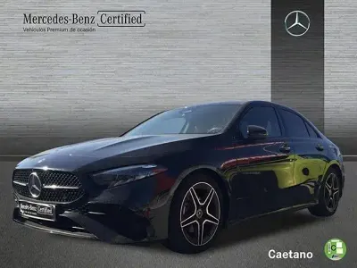 Usado Mercedes A200 150 CV (110 kW) 2025 Negro cosmos Berlina