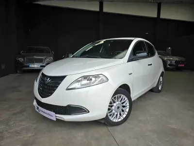 Usado Lancia Ypsilon Gold 69 CV (50 kW) 2014 Blanco Utilitario
