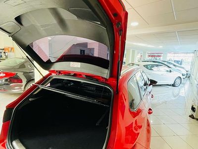 Usado Seat Leon Style 110 CV (80 kW) 2016 Rojo Utilitario