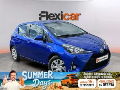 Usado Toyota Yaris Active 99 CV (72 kW) 2020 Azul Utilitario