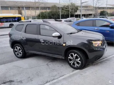 Usado Dacia Duster Prestige 150 CV (110 kW) 2021 Gris / plata SUV