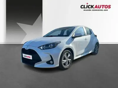 Usado Toyota Yaris Hybrid Active 116 CV (85 kW) 2025 Blanco Berlina