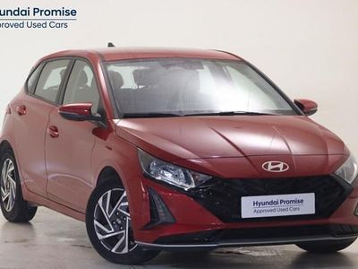 Usado Hyundai i20 100 CV (73 kW) 2024 Rojo Utilitario