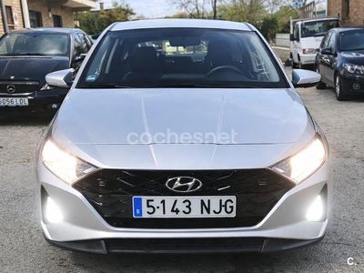 Usado Hyundai i20 100 CV (73 kW) 2023 Gris / plata Berlina