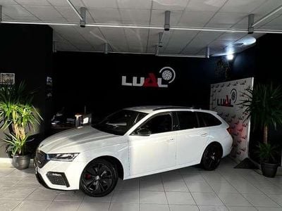 Usado Skoda Octavia RS 200 CV (147 kW) 2021 Blanco Familiar