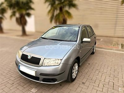 Usado Skoda Fabia Comfort 64 CV (47 kW) 2005 Gris / plata Berlina