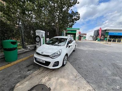 Usado Kia Rio 84 CV (61 kW) 2015 Blanco Berlina