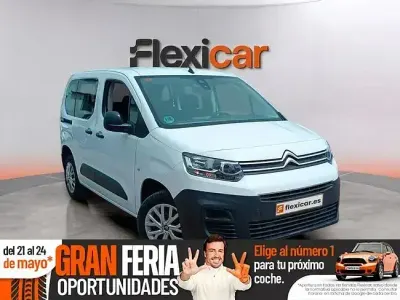 Usado Citroën Berlingo Feel 102 CV (75 kW) 2023 Blanco Monovolumen