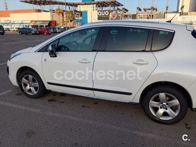 Usado Peugeot 3008 Allure 120 CV (88 kW) 2015 Blanco Berlina