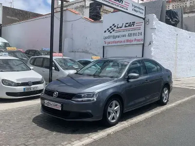 Usado VW Jetta Advance 105 CV (77 kW) 2011 Gris / plata Berlina