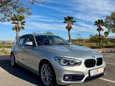 Usado BMW 118 Sport Line 150 CV (110 kW) 2018 Gris / plata Utilitario