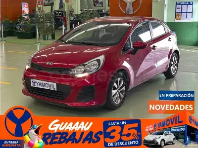 Usado Kia Rio 84 CV (61 kW) 2017 Rojo Berlina