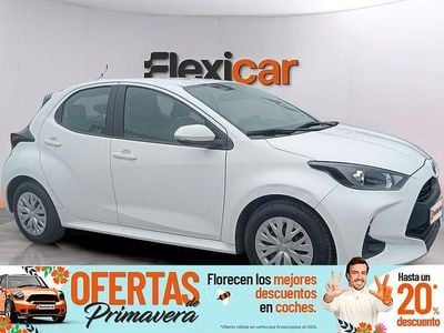 Usado Toyota Yaris Hybrid Active 116 CV (85 kW) 2021 Blanco
