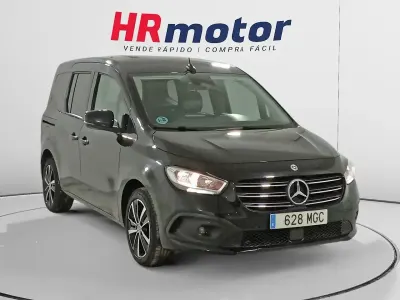 Usado Mercedes T180 116 CV (85 kW) 2023 Negro Monovolumen