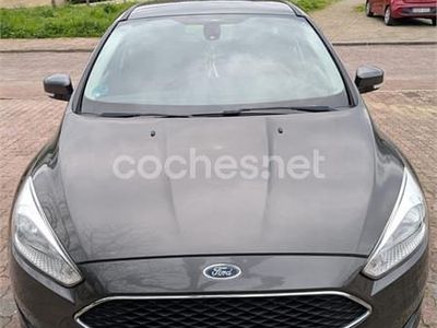 Usado Ford Focus Trend 125 CV (91 kW) 2018 Gris / plata Berlina