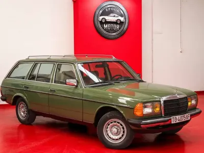 Usado Mercedes 200 129 CV (94 kW) 1979 Verde Familiar