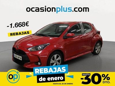 Rojo Usado 2024 Toyota Yaris Hybrid Active Berlina | 17.950 € (Precio justo)