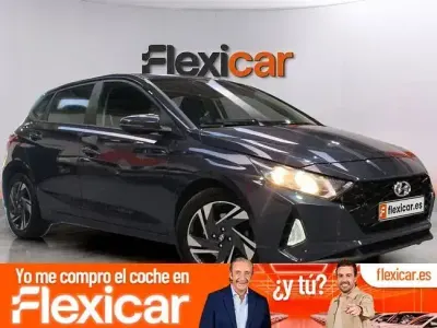 Usado Hyundai i20 100 CV (73 kW) 2022 Gris Utilitario