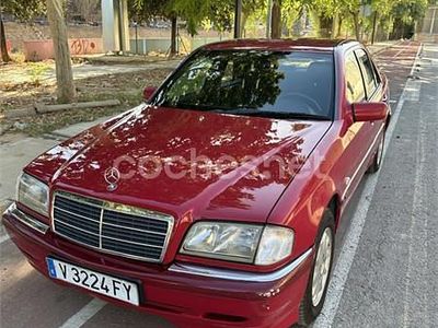 Usado Mercedes C180 Elegance 122 CV (89 kW) 1997 Rojo Berlina