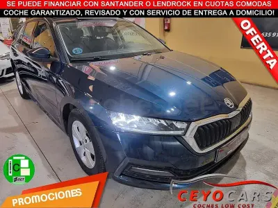 Usado Skoda Octavia Active 116 CV (85 kW) 2022 Azul Familiar