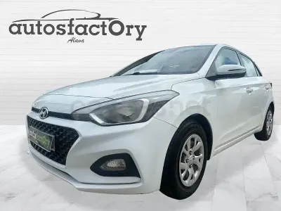 Usado Hyundai i20 84 CV (61 kW) 2018 Blanco Berlina