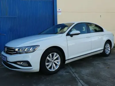 Usado VW Passat Business 120 CV (88 kW) 2020 Blanco Berlina