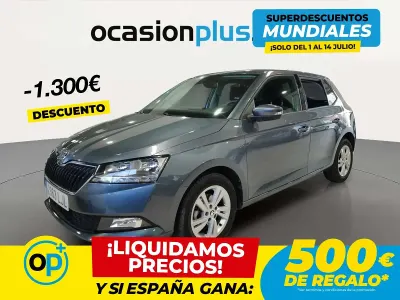 Usado Skoda Fabia Ambition 95 CV (69 kW) 2020 Gris Utilitario