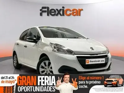 Usado Peugeot 208 Access 82 CV (60 kW) 2018 Blanco Utilitario