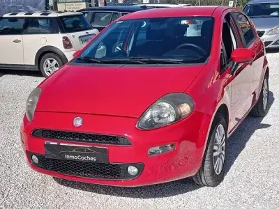 Käytetty Fiat Punto Easy 77 HP (56 kW) 2014 Punainen Viistoperä