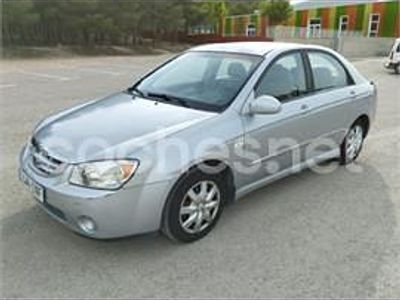 Usado Kia Cerato LX 105 CV (77 kW) 2007 Gris / plata Berlina