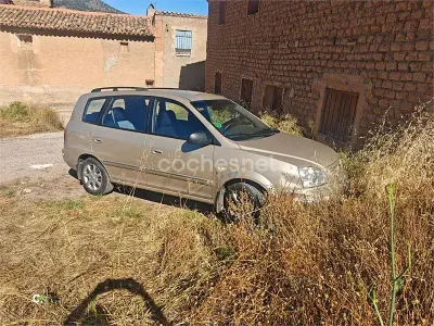 Usado Kia Carens LX 105 CV (77 kW) 2007 Beige Monovolumen