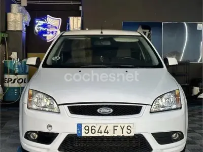 Usado Ford Focus Trend 115 CV (84 kW) 2007 Blanco Berlina