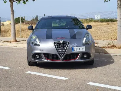 Usado Alfa Romeo Giulietta Super 175 CV (128 kW) 2016 Gris / plata Utilitario